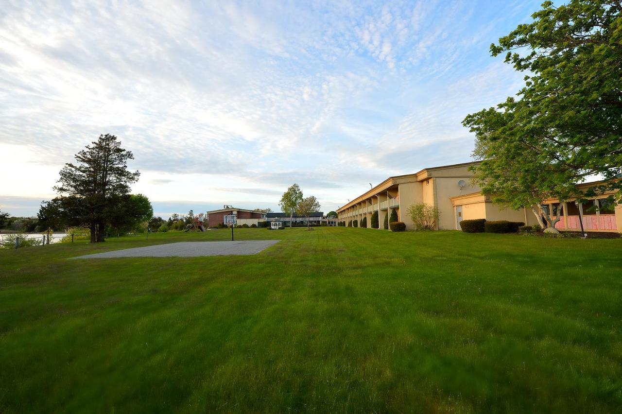 Riverview Inn & Suites Somerset Exterior photo