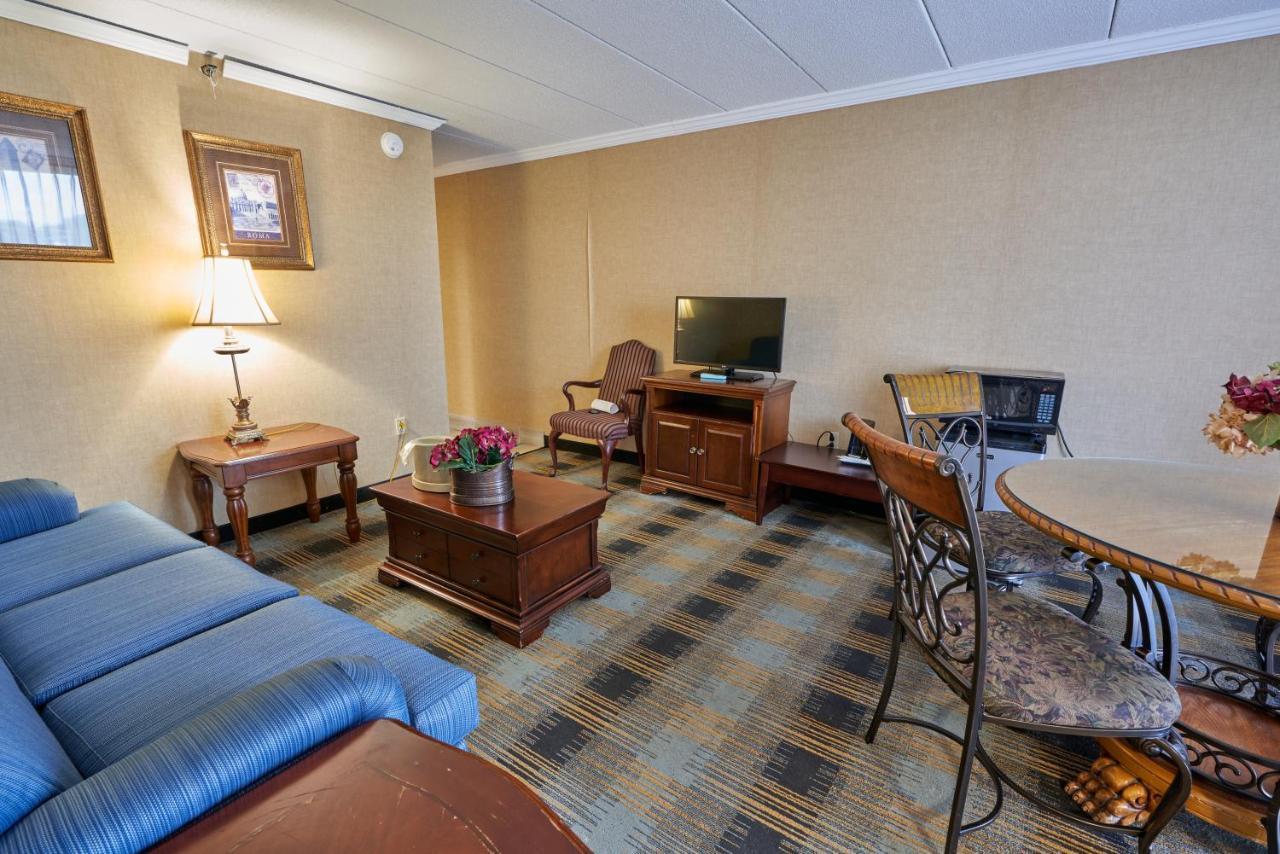 Riverview Inn & Suites Somerset Exterior photo